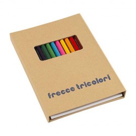 KIT PER COLORARE IN CARTONE, CON 10 IMMAGINI, 40 PAGINE BIANCHE E 12 MATITE COLORATE. DIMENSIONE FRECCE TRICOLORI